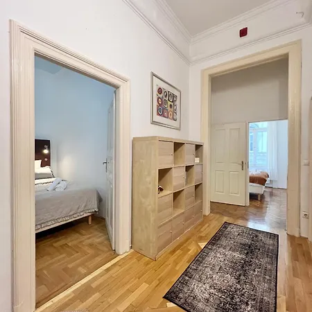 Elizabeth's Treasure Deluxe Apartment Budapest