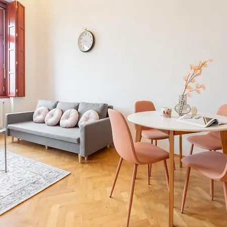 Elizabeth's Treasure Deluxe